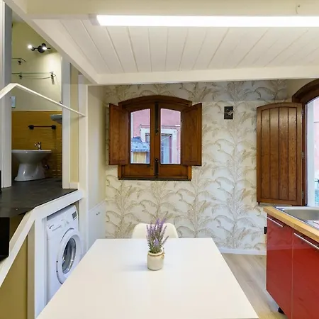 Electra House 公寓 *